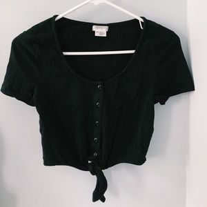 Black shirt sleeve crop top